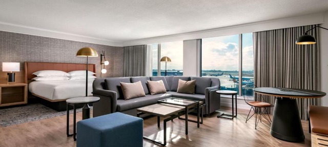Sheraton Gateway Hotel in Toronto International Airport