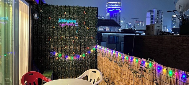 Shiny Picnic: Loft Hideaway with Terrace & Lotte Tower View/5Beds