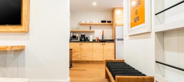 Simple La Jolla 2 bedroom - Alley Unit