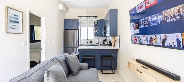 Sky Cottage: 1 bedroom home by hospitals, Hollywood, & Los Angeles