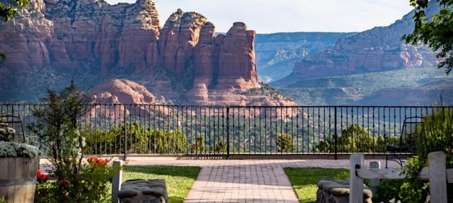Sky Ranch Lodge