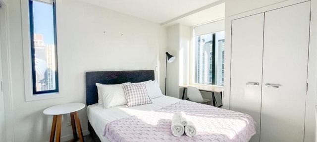 Sky Tower Views 2BR Retreat With FREE Pool Sauna Gym V91