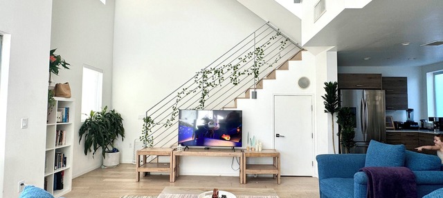 Skydeck MidWilshire Modern Townhome with Garage, Rooftop Patio, and Loft Office