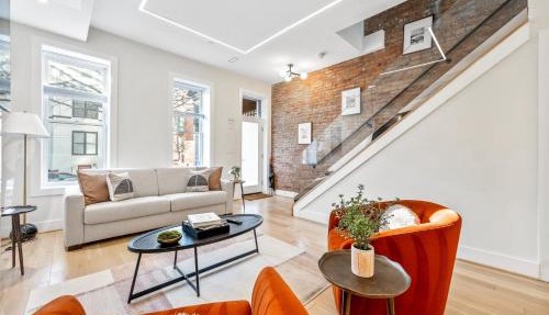 Sleeps 12 Downtown Entire home with rooftop