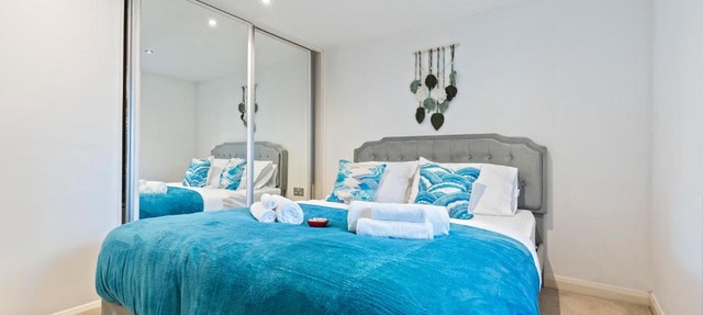 Sleeps 6 1 Bed With Loft 5mins to stations