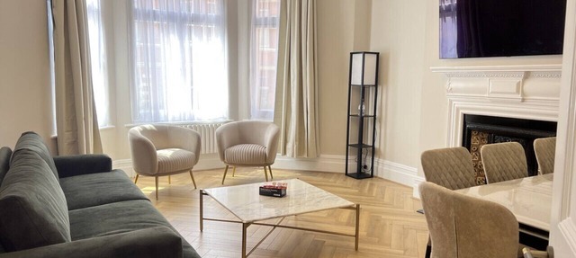 Sleeps 7 Quiet 4BR London Flat Spacious Living & Kitchen Paddington