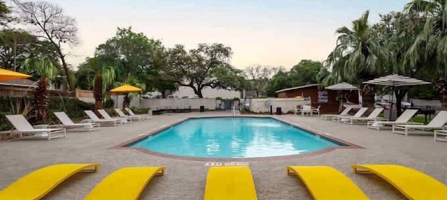 SoCo 2BR cozy suite, king bed, fast WiFi w/pool