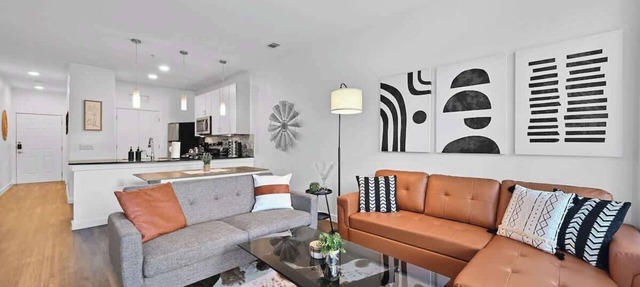 SoCo Gem | Pool, Gym, Rooftop, Parking, Walk to DT