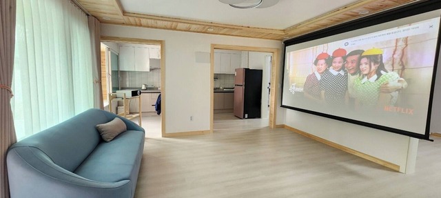 Sokcho Family House Near Seorak Port, Seafood Market & Beach (Walkable)