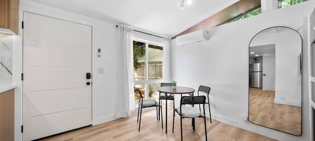Soothing 2-bedroom house with AC welcoming Pomona free parking laundry Bunkbed