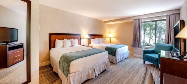 Spa & Golf Retreats + Easy Access to Quassy Amusement Park l 2 Units