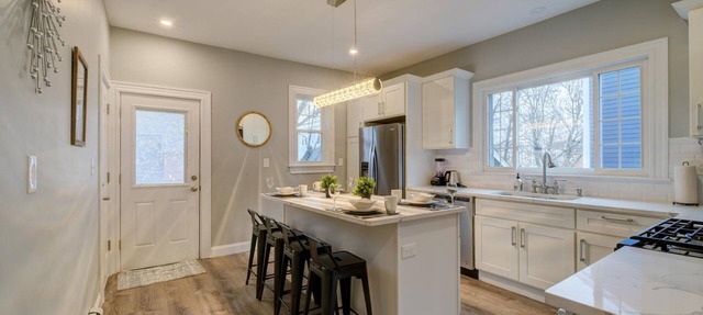 Spacious 2bd 1ba Free Parking 3D Tour