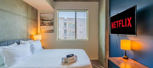 Spacious 2BD Urban Oasis Pool Gym Free Parking
