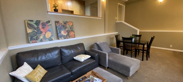 Spacious 2Bdrm walkable to UW, Shopping and More