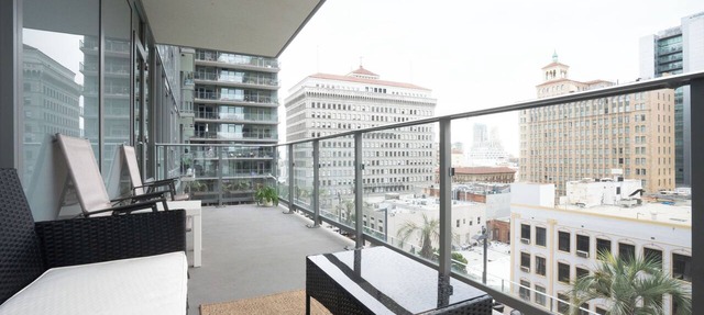Spacious 2BR San Diego Urban Oasis w/AC & Designer Style