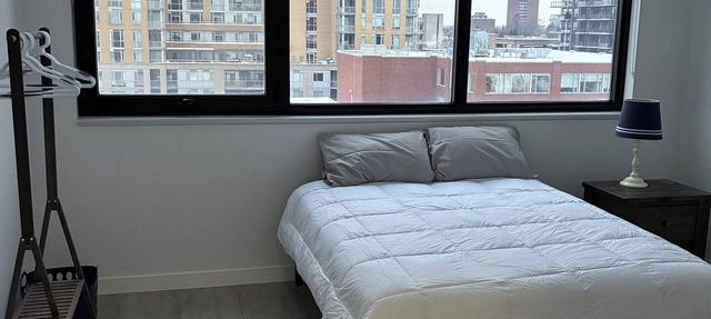 Spacious 2BR + Sofa Bed | Walk to Laurier & Uptown | Free Parking