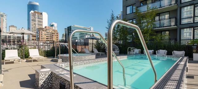 Spacious 2BR Suite w/Access to Rooftop Pool