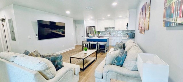 Spacious 3 bedroom Condo 15 Minutes to Downtown