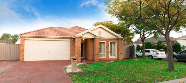 Spacious 4-Bedroom Home in Craigieburn – Close to Everything!