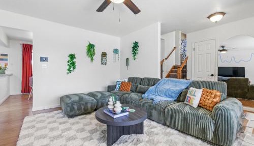 Spacious 4BD - Backyard BBQ, Fire Pit & Mini Golf