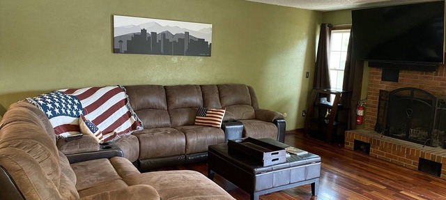 Spacious 5 bedroom house minutes from Red Rocks