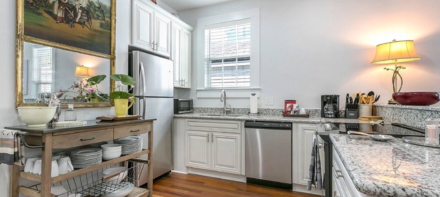 Spacious 5 Bedroom Near Magazine St & Uptown