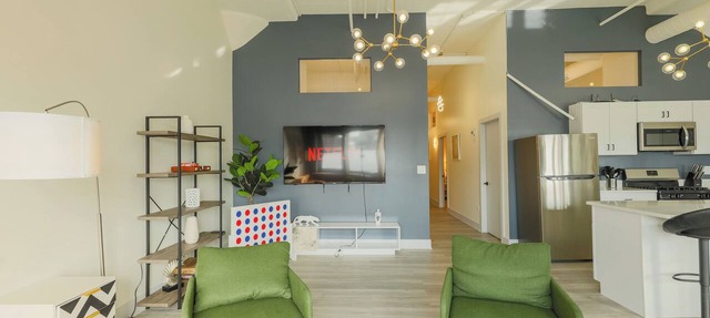 Spacious 6BR South Loop Luxury Suite Near McCormick Place & Soldier Field for 12