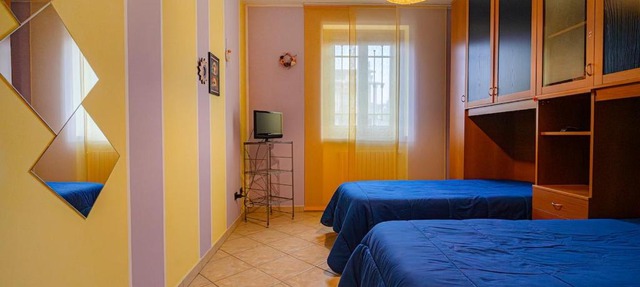 Spacious Accommodation in Lainate - 2 Large Bedrooms for 4