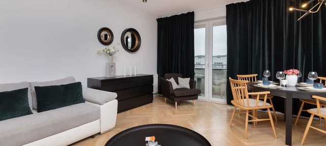 Spacious Apartment | 2 Bedrooms, 2 Bathrooms, Parking.