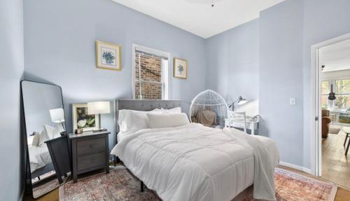 Spacious apartment in awesome Chicago with WiFi, AC