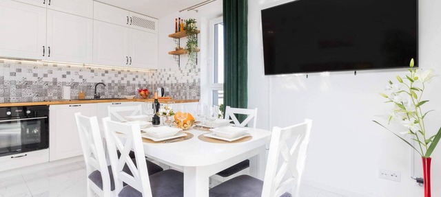 Spacious Apartment with 3 Bedrooms | Parking | Close to the Center