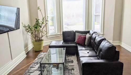 Spacious Bronzeville Apartment