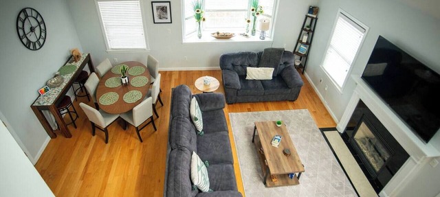 Spacious Coastal Townhome | Deck & Parking