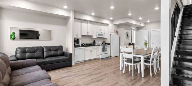 Spacious District Dwelling+6Bed+4Bath+Well Located