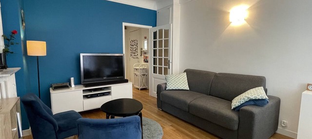 Spacious family nest facing Square des Épinette