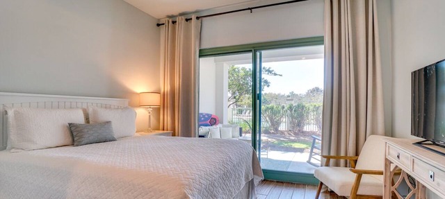 Spacious Getaway with Walk to Dining & Shops