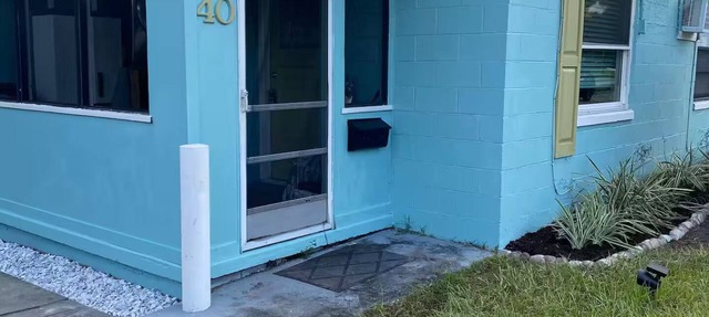 Spacious half 1/1 duplex in amazing location!