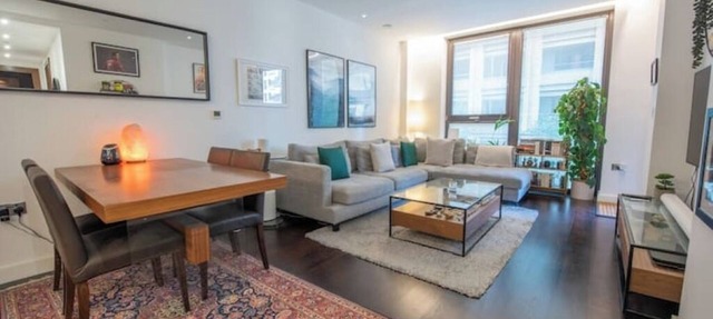 Spacious Manhattan Style 2BR 2Bath Flat | Gym | Balcony | 2 mins to Tube | AC