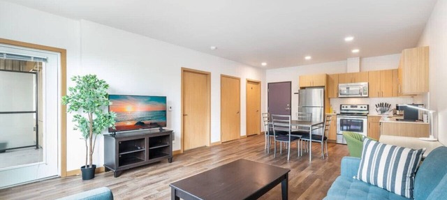 Spacious Modern 1BR 1BA | Downtown Redmond - 2