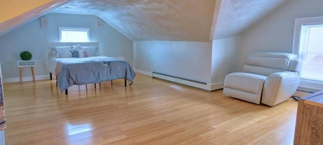 Spacious multi-level 4 bed/2bath Apt with Parking