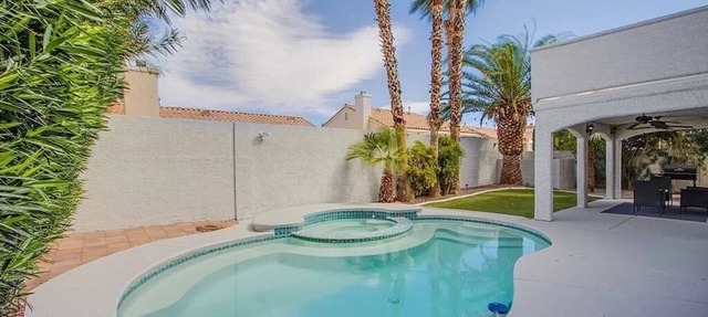 Spacious Oasis/Pool & Spa/7 Beds