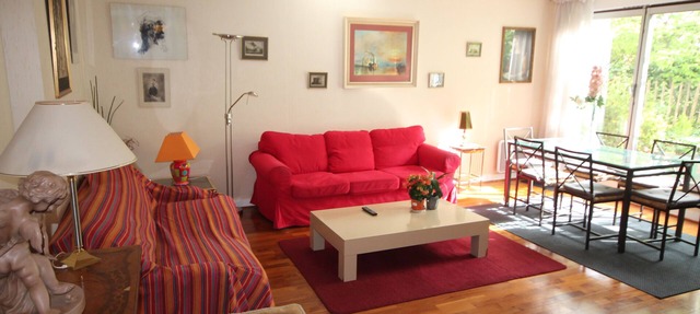Spacious, quiet family flat with terrace and parking in the 18th Montmatre