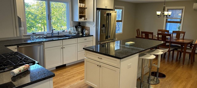 Spacious Single Family House - Great Privacy, 19' train ride to Back Bay Station