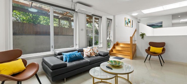 Spacious Villa Holiday Staycation in Canterbury East of Melbourne