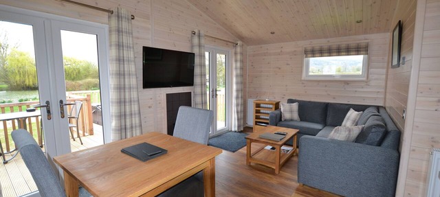 Sparrowhawk Luxury Lodge with Sauna and Hot Tub