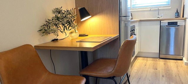 St Kilda apt close to beach