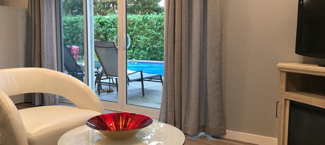 Starlight Poolside ~ 1 bedroom suite