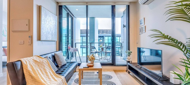 StayAU Convenient City Apt in West Melb