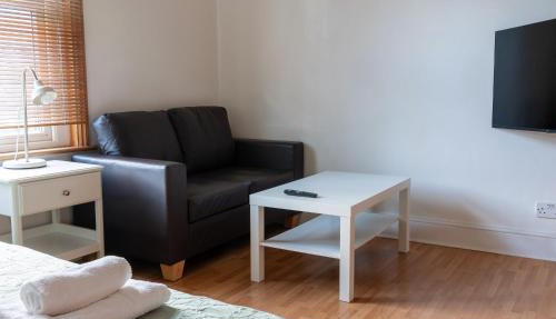 Studio apartment next to Highgate tube station