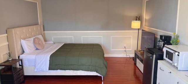 Studio Living,Quiet Neighborhood, Near Airport